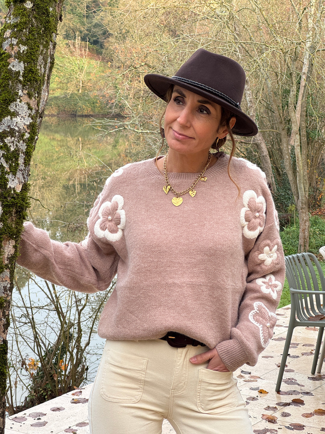 Pull beige marguerites écru et beige brodées JASMIN