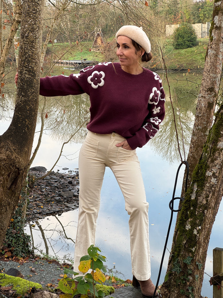 Pull bordeaux marguerites écrues brodées JASMIN