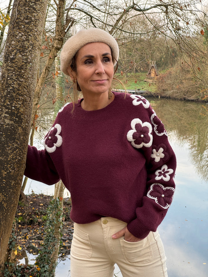 Pull bordeaux marguerites écrues brodées JASMIN
