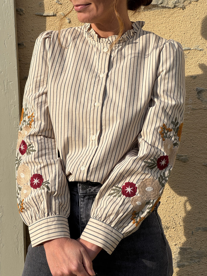 Chemise beige rayures tennis et col froufrou ANOUCK