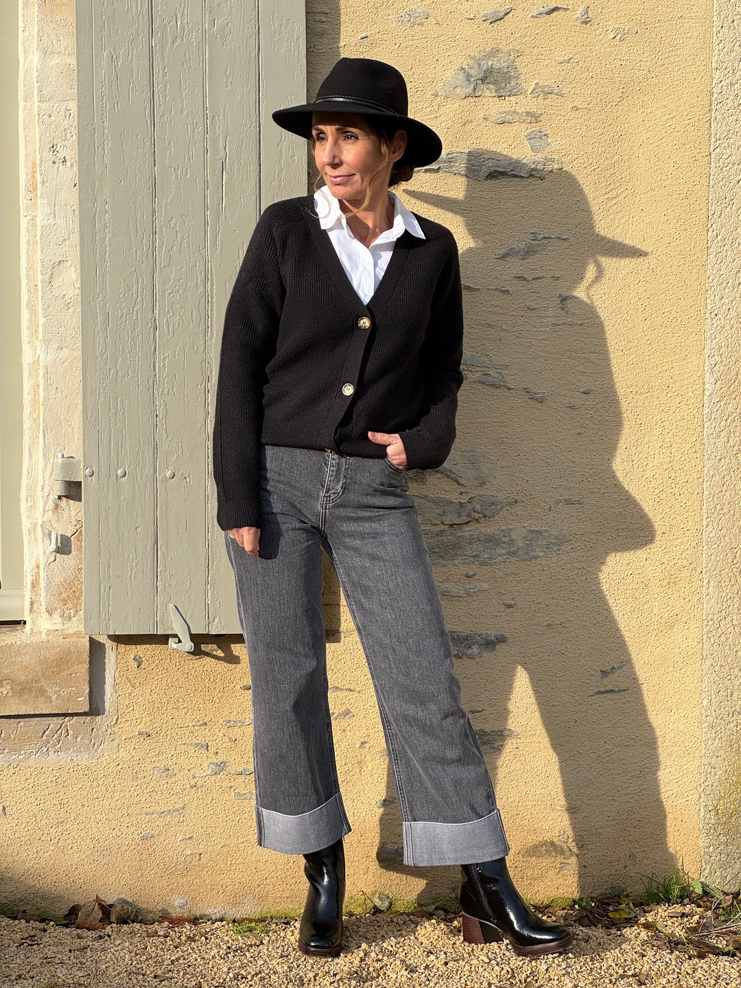 Cardigan noir col V avec boutons LAURA