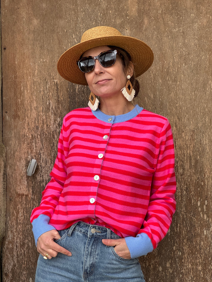 Gilet rayures rouges fond fuchsia col bleu LUCILE