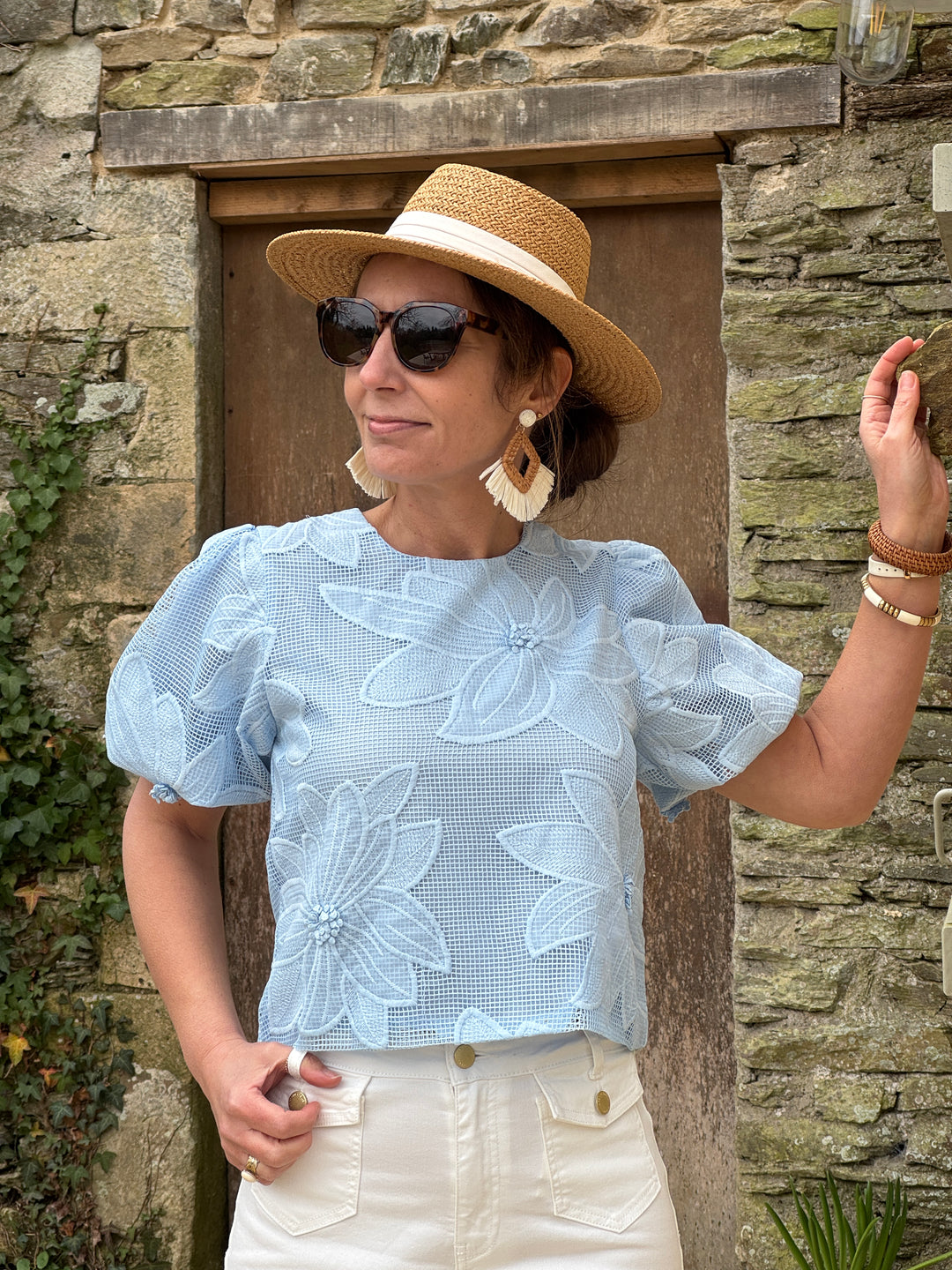 Top bleu broderie florale SAONA