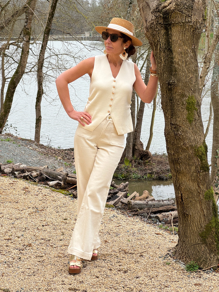 LEANDRE beige ärmellose Weste mit V-Ausschnitt