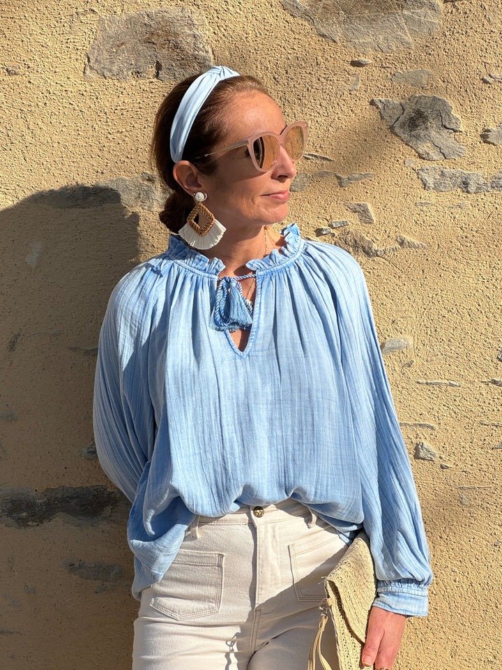 Himmelblaue Baumwollbluse mit Rundhalsausschnitt von BRISKA La Petite Etoile