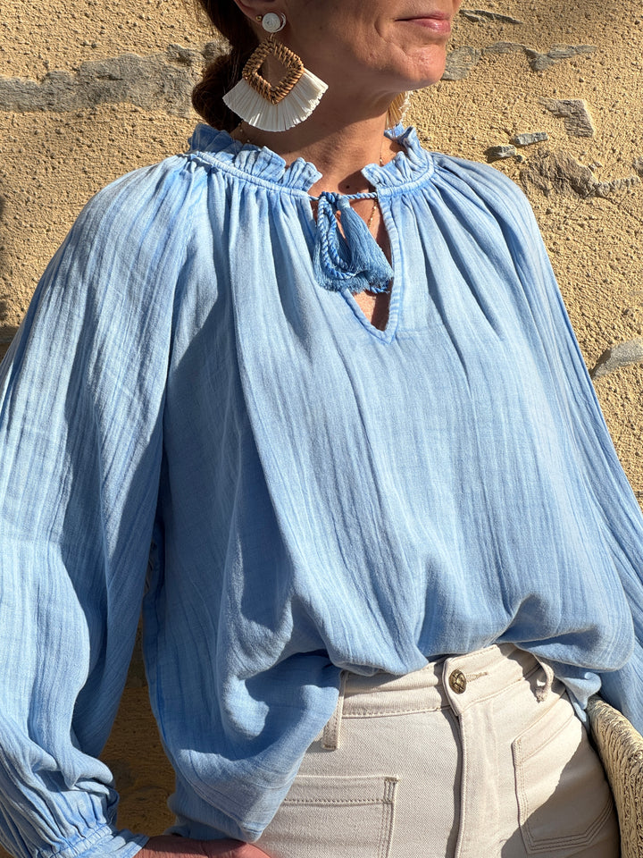 Himmelblaue Baumwollbluse mit Rundhalsausschnitt von BRISKA La Petite Etoile