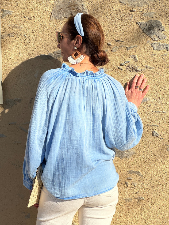 Himmelblaue Baumwollbluse mit Rundhalsausschnitt von BRISKA La Petite Etoile