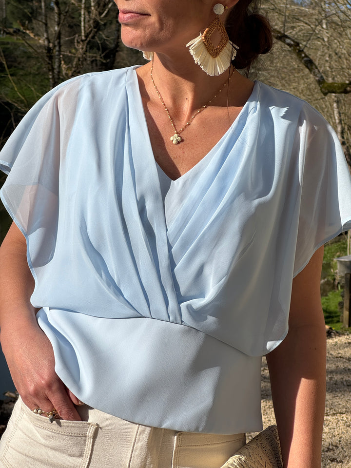 Top bleu drapé croisé volant NOA