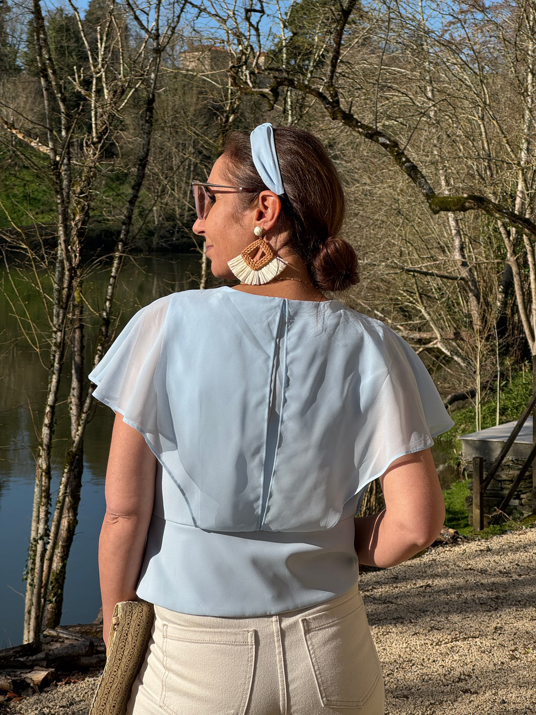 Top bleu drapé croisé volant NOA