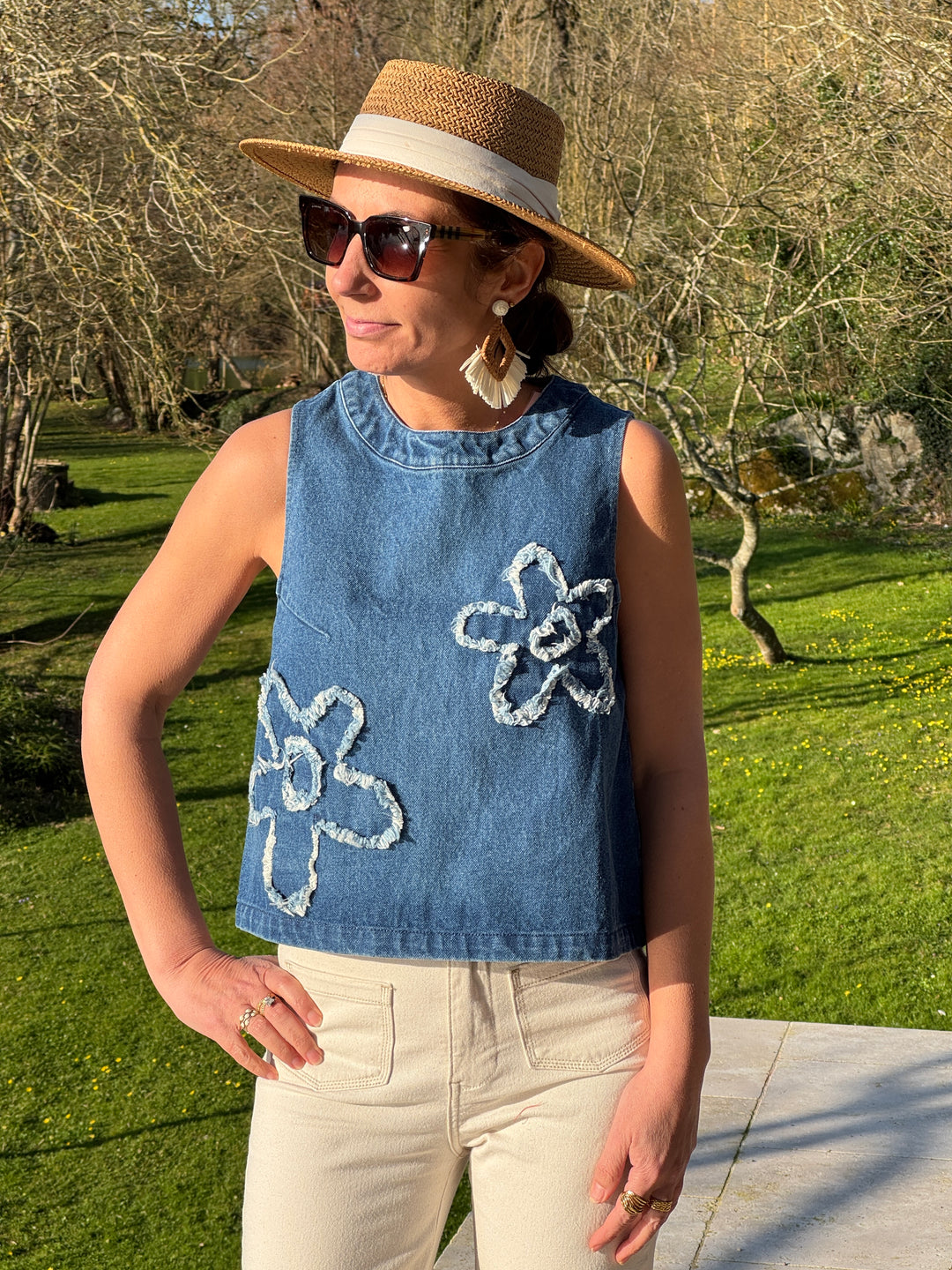 Top bleu jean broderie florale AGNES