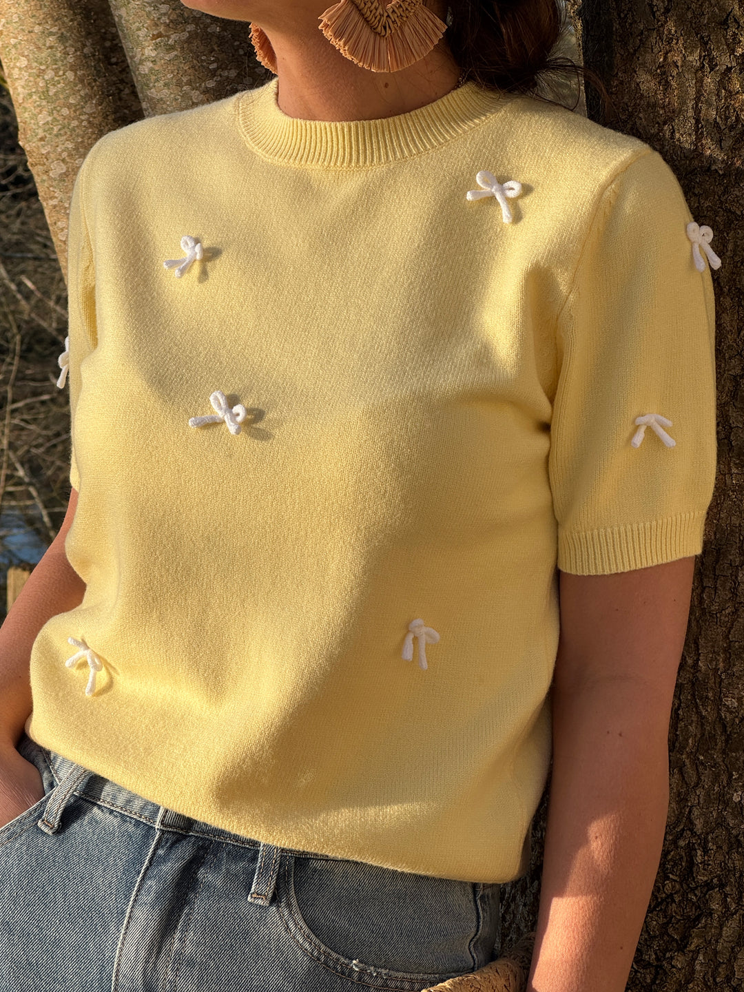 Gelber Kurzarmpullover mit weißer Schleife OTTAVIA