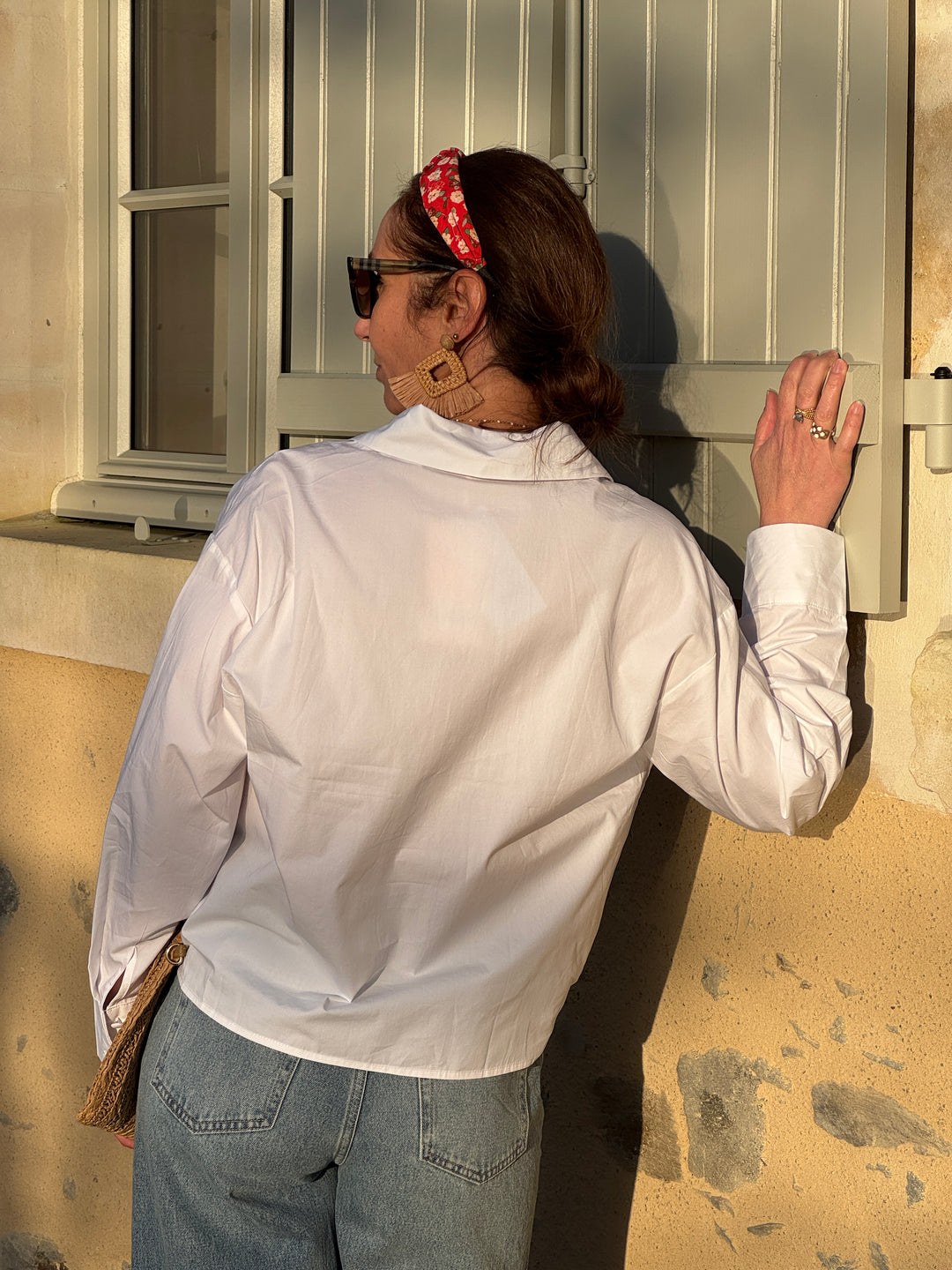 Chemise blanche col V esprit tunisien BENEDICTE