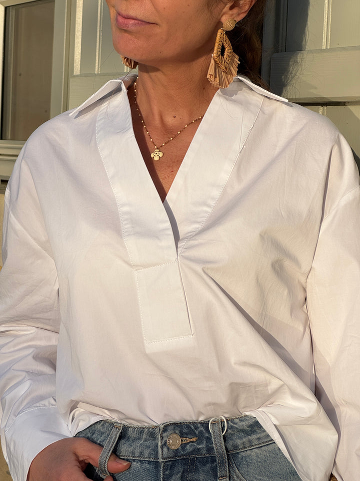 Chemise blanche col V esprit tunisien BENEDICTE