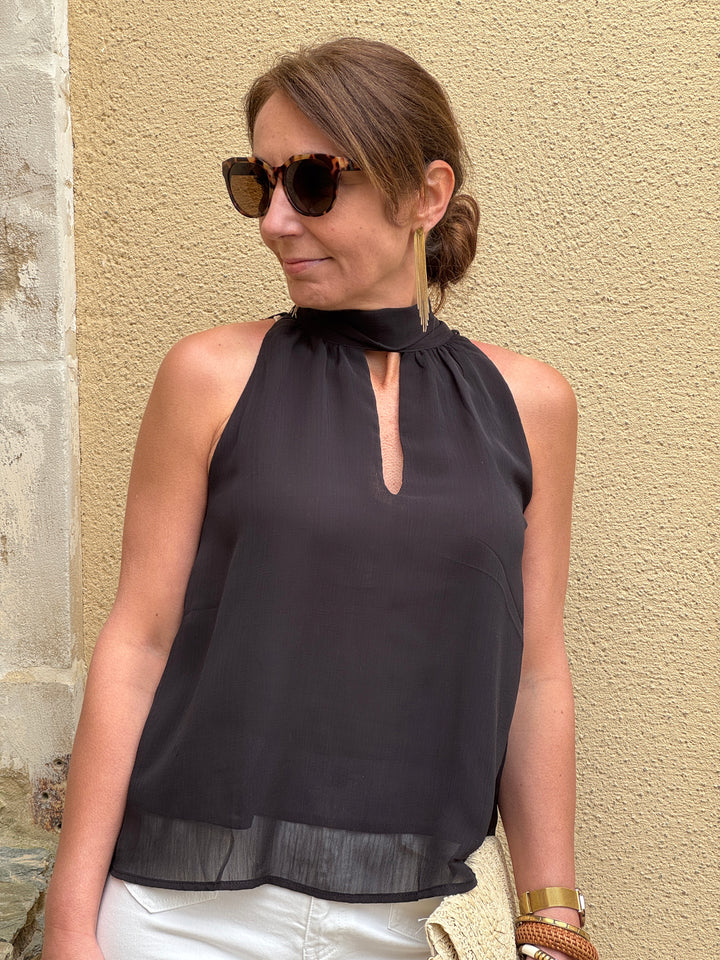 Top noir manches américaines col montant crêpe SOFIA