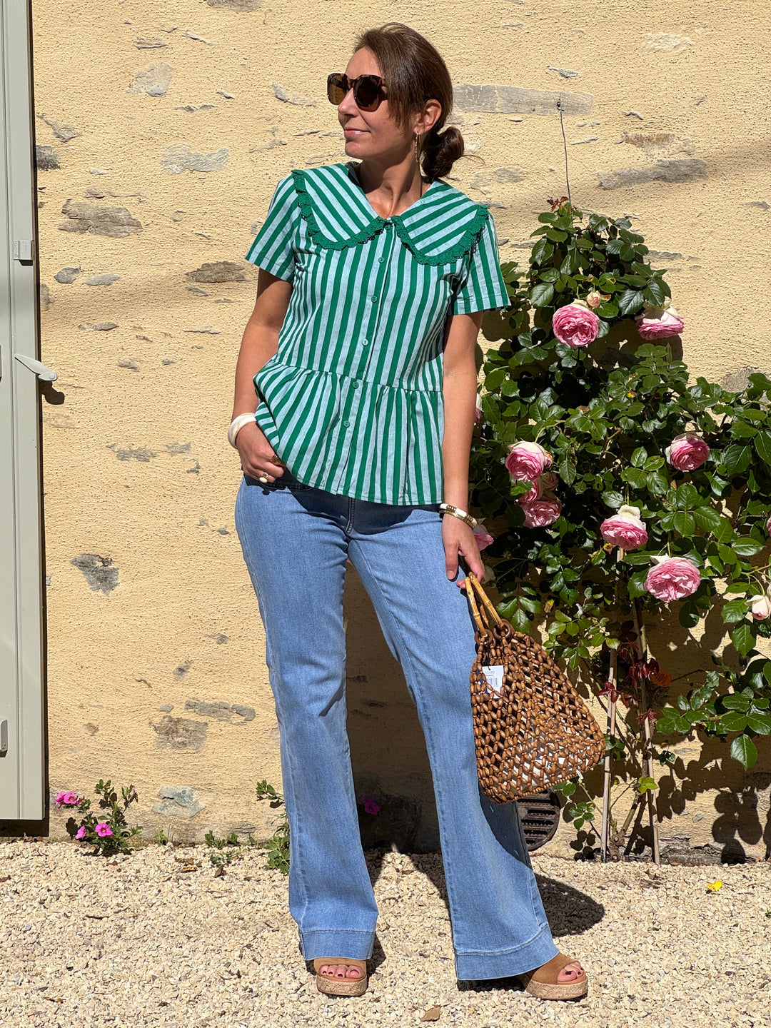 Top Col Claudine broderie rayures tennis vertes fond vert clair Naia