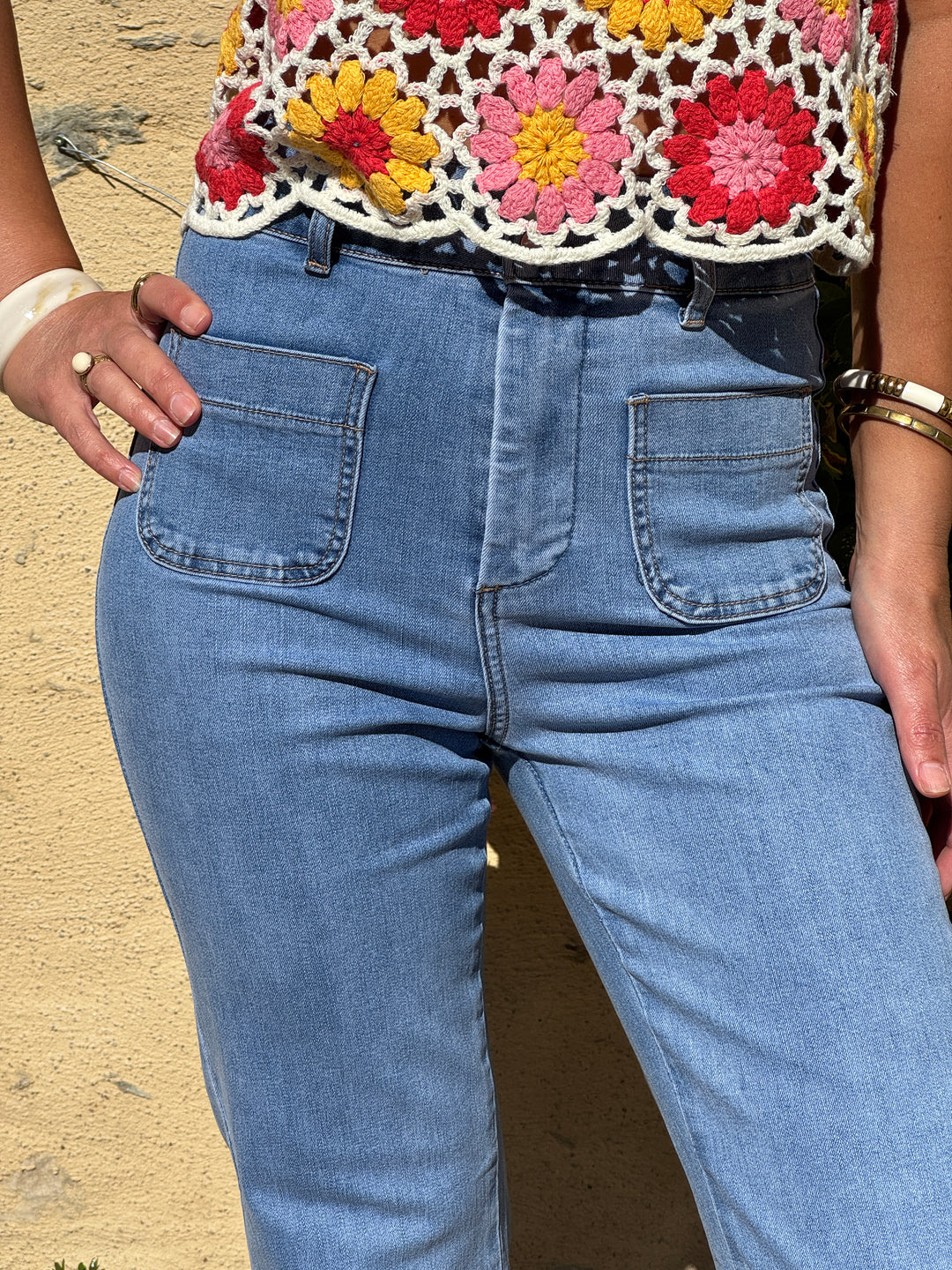 Helle Jeans aus Denim mit ausgestelltem Bein ELENA Oraije