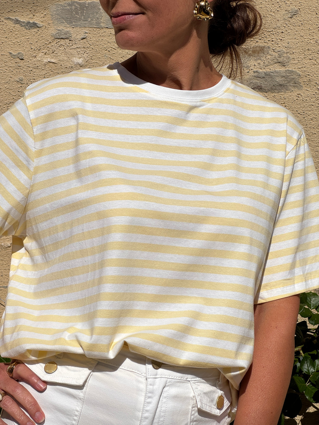 Tee-shirt jaune sur fond blanc LENA