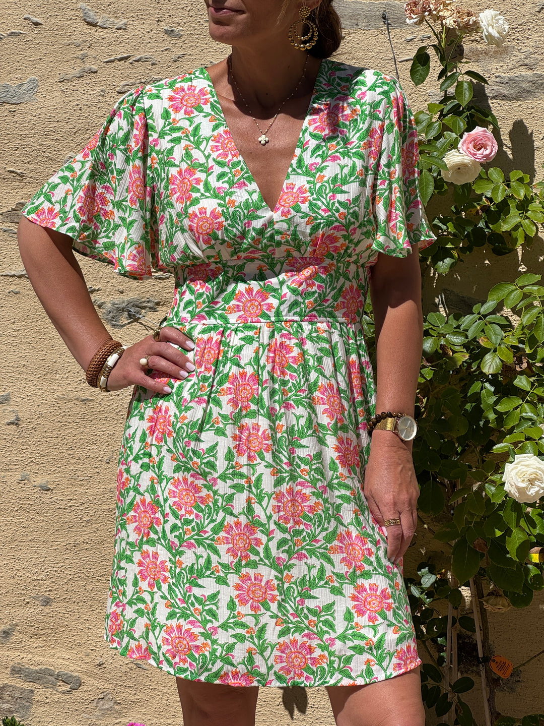 Robe floral vert, rose et orange fond blanc VANILLE In April 1986