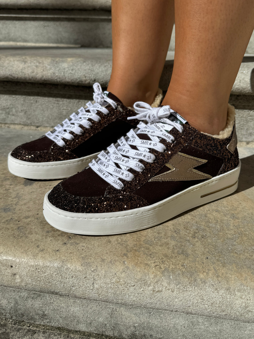 Basket chocolat en cuir à paillettes NOUBAR C775 Semerdjian