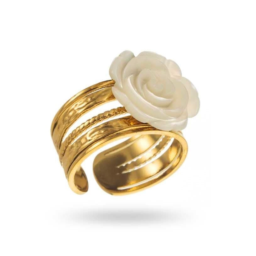 Bague dorée en acier inoxydable avec fleur blanc en nacre, bijou réglable hypoallergénique, résistant à l’eau et anti-noircissement.