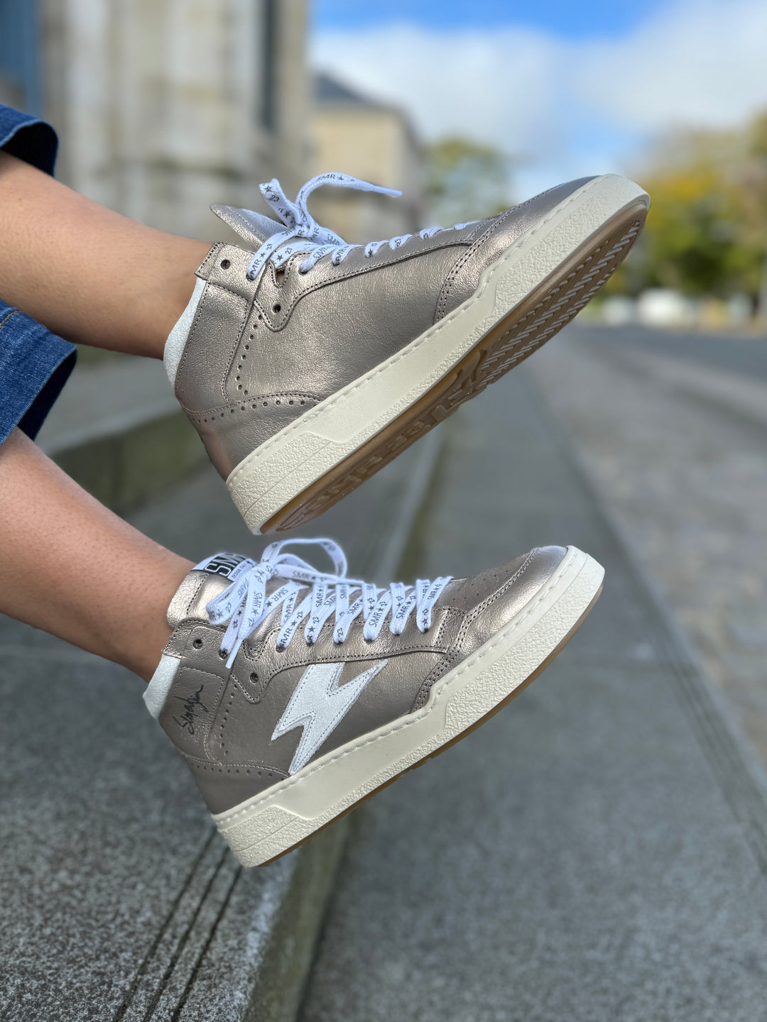 Baskets montantes en cuir bronze irisé BRAGA A542 éclair blanc et lacets SMR23 de la marque Semerdjian