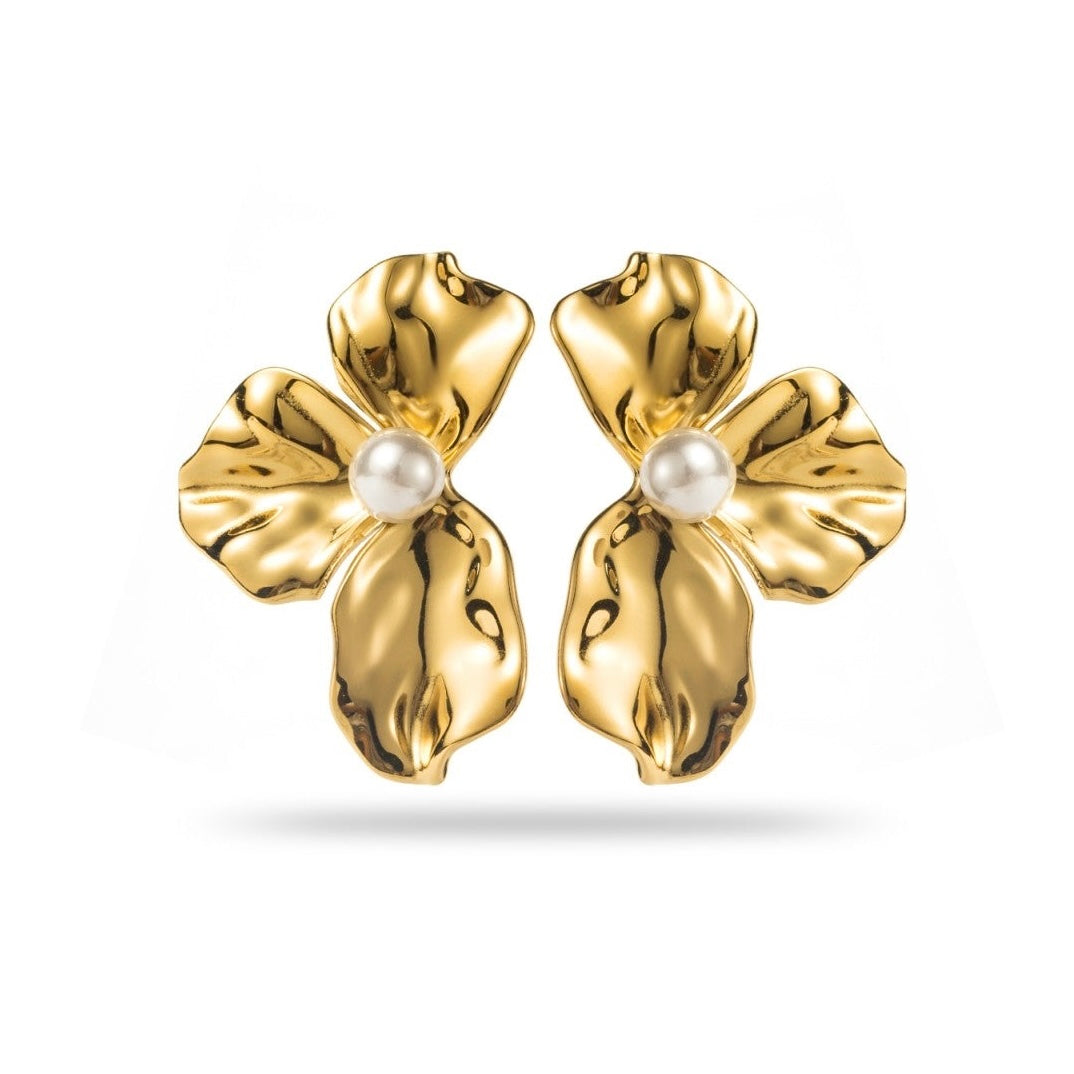 Boucles d’oreilles demi-fleur dorées avec perle blanche au centre – acier inoxydable 4,5 cm, résistantes à l’eau et hypoallergéniques