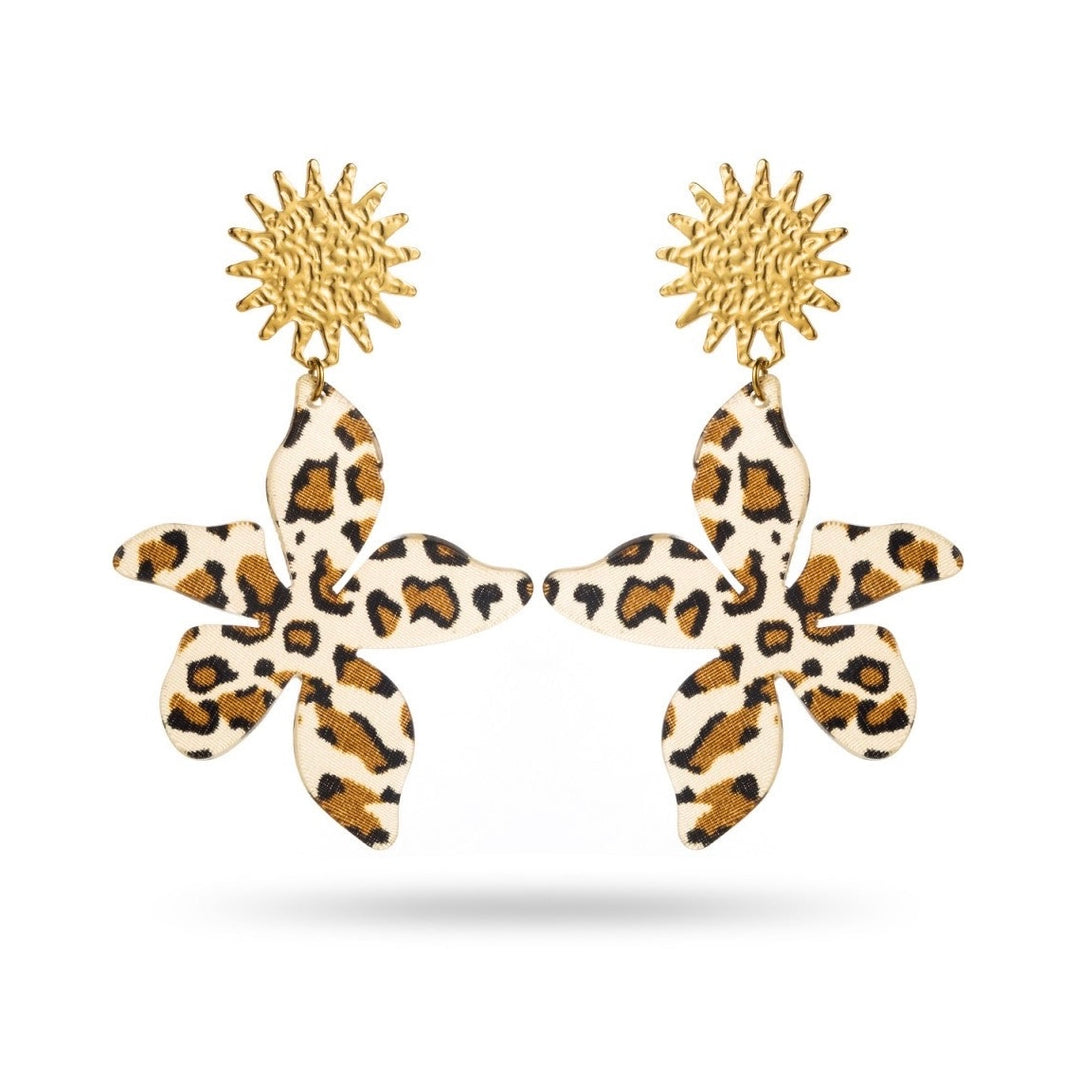 Boucles d’oreilles dorées soleil martelé et fleur léopard en résine, acier inoxydable hypoallergénique, résistantes à l’eau et au ternissement
