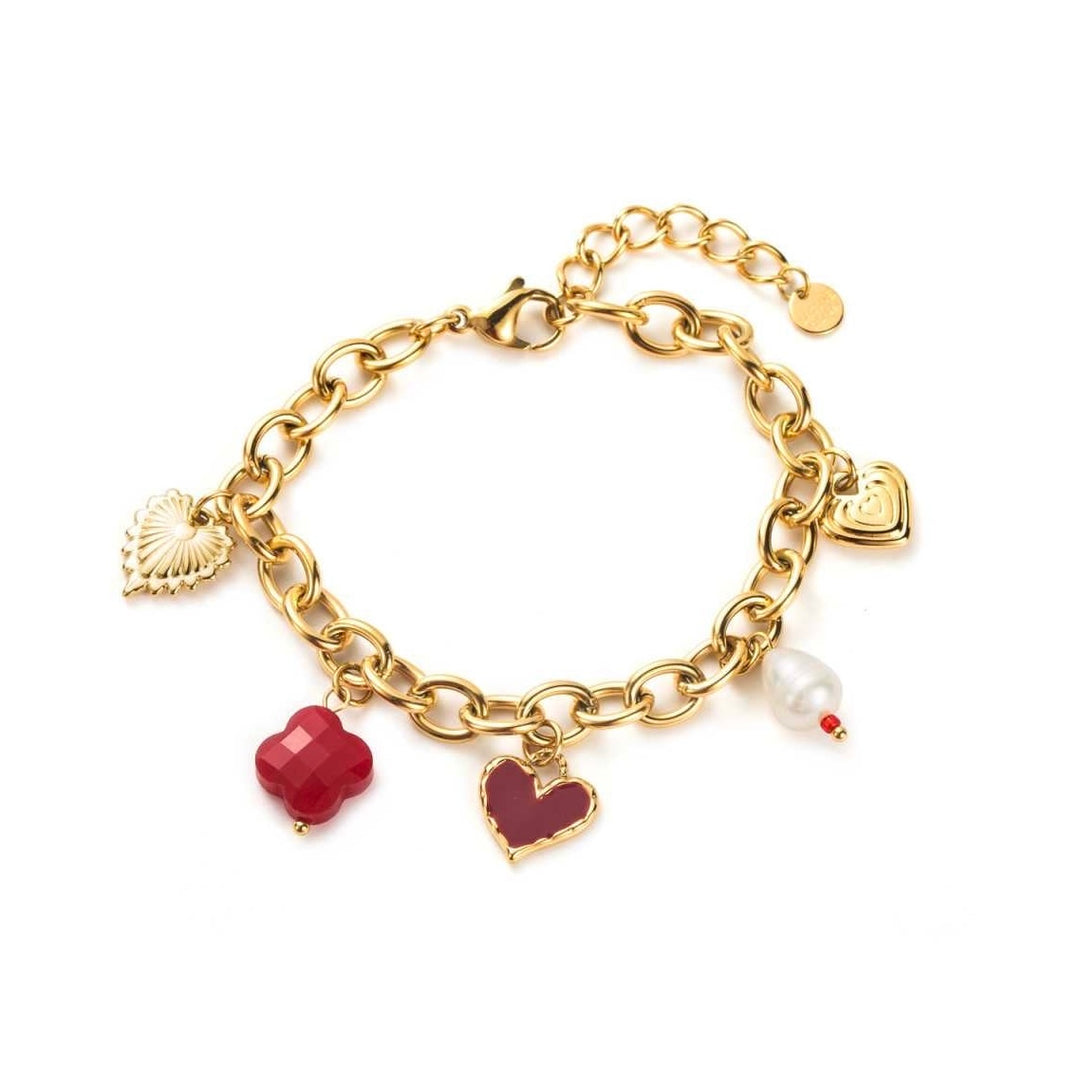 Bracelet doré en acier inoxydable avec breloques cœur doré, cœur bordeaux, fleur bordeaux et perle blanche – réglable et hypoallergénique
