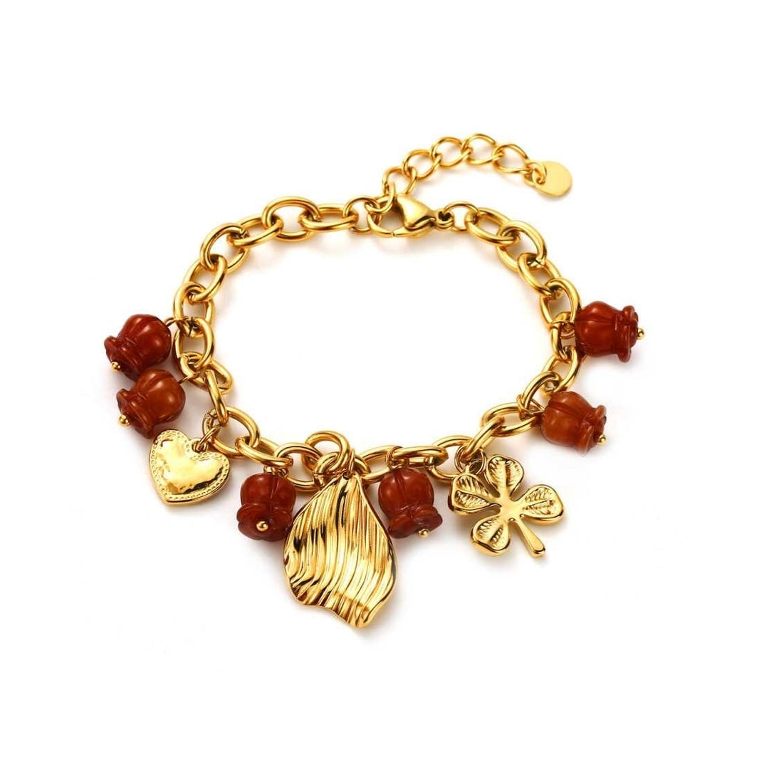 Bracelet doré et marron en acier inoxydable avec breloques cœur, coquillage, trèfle et fleurs – Bijou tendance et résistant à l’eau