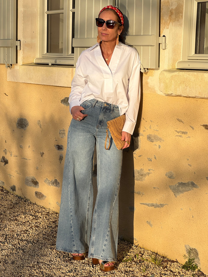 Chemise blanche col V à manches longues coupe droite, élégante idéale pour une tenue professionnelle ou un look casual