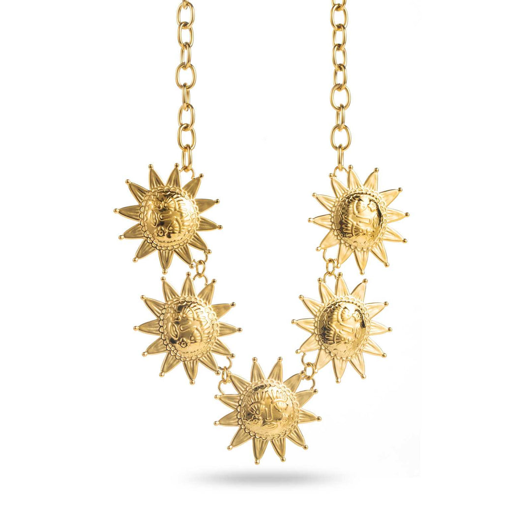 Collier doré en acier inoxydable avec cinq breloques soleil à visage, chaîne réglable hypoallergénique et résistante à l’eau
