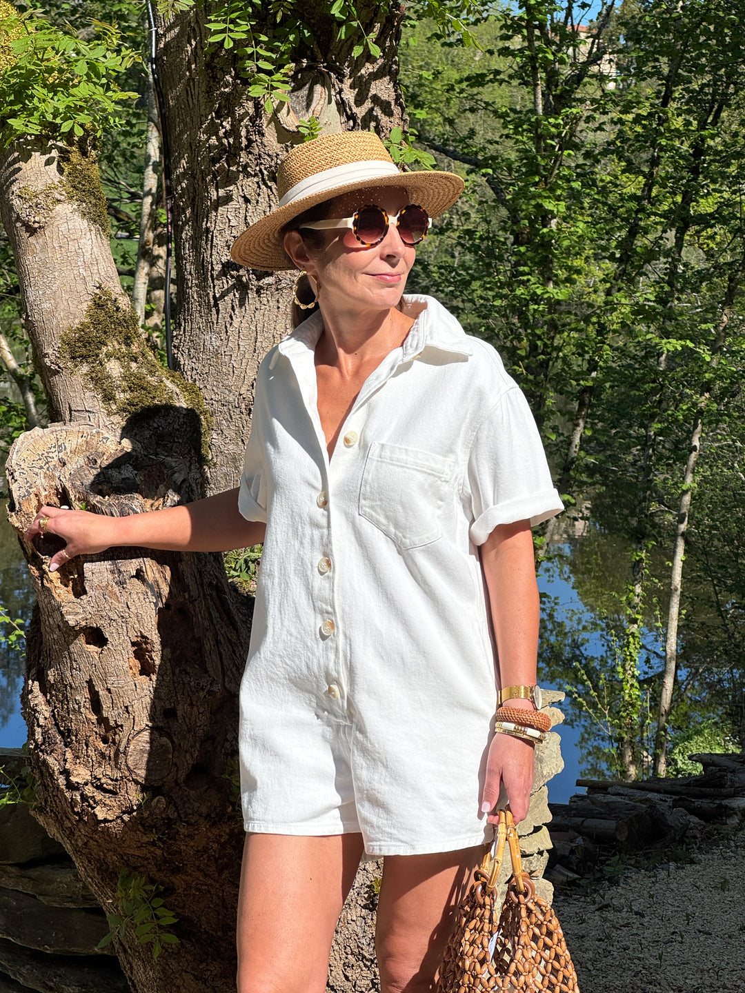 Combi-short en jean blanc avec col chemise manches courtes et boutons à l’avant pour un look estival structuré et décontracté