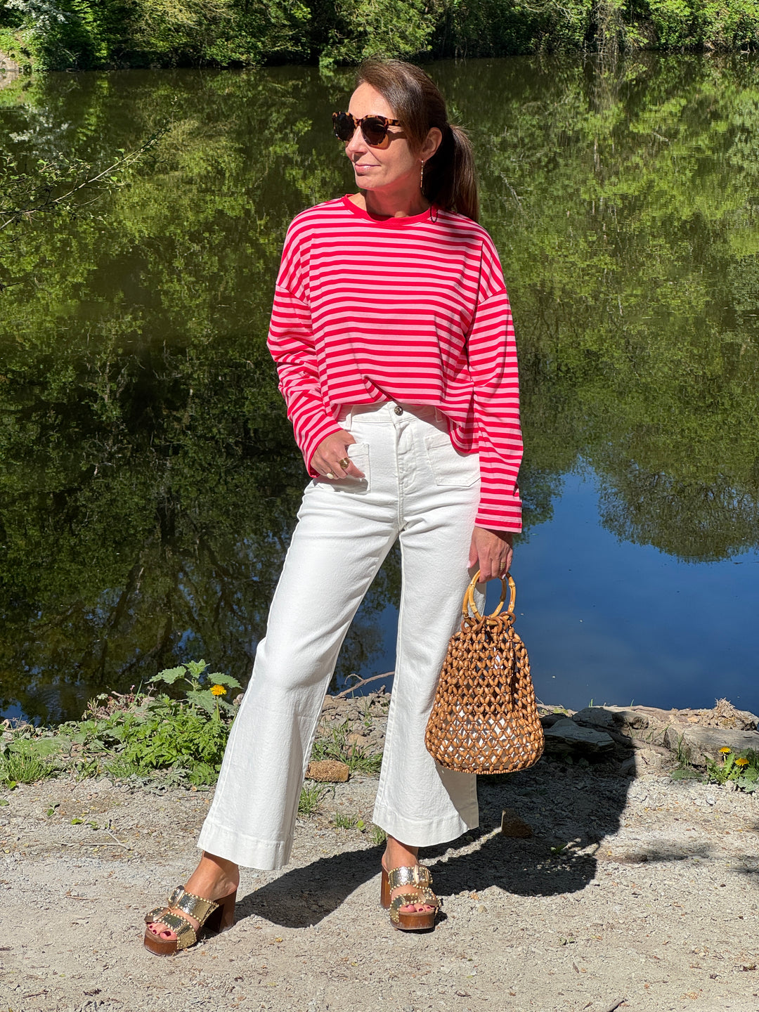 Jean blanc taille haute coupe évasée avec poches plaquées à l’avant de la marque Oraije idéal pour les petites pour un look moderne et élégant