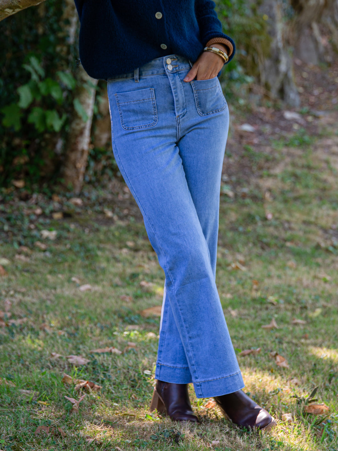 Jean ELENETTE Oraije en denim clair coupe droite femme vu de profil gauche