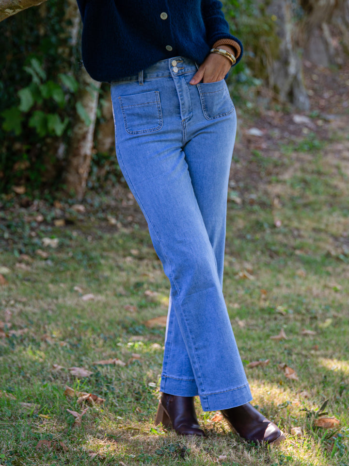 Jean ELENETTE Oraije en denim clair coupe droite femme vu de profil gauche