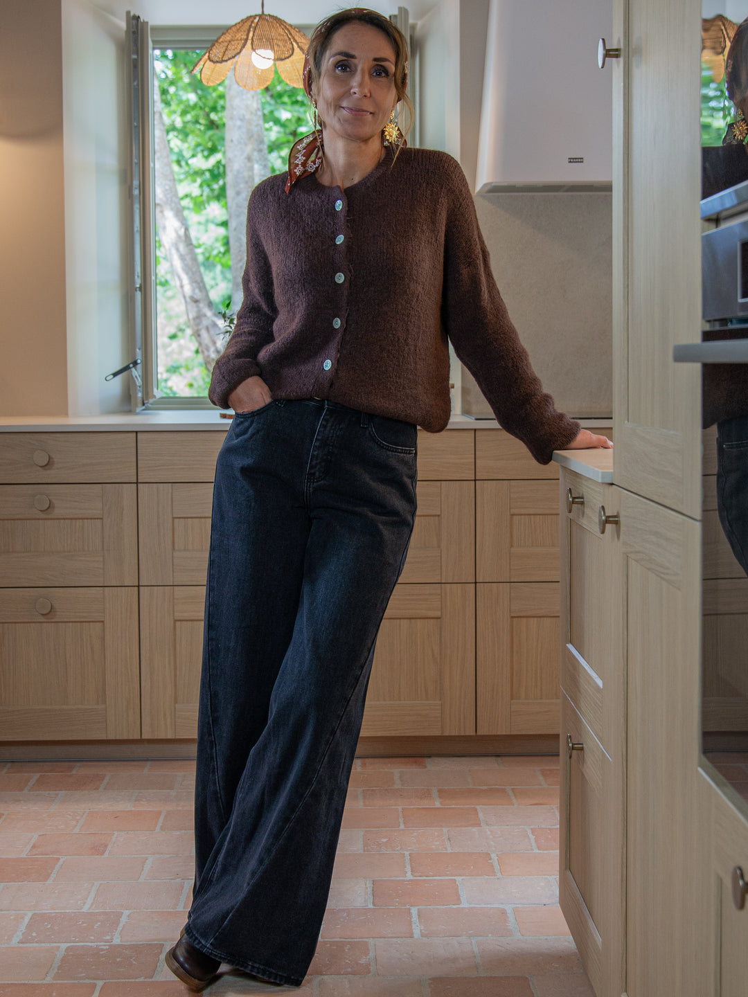 Look féminin avec jean denim vintage BARNES Oraije large et élégant