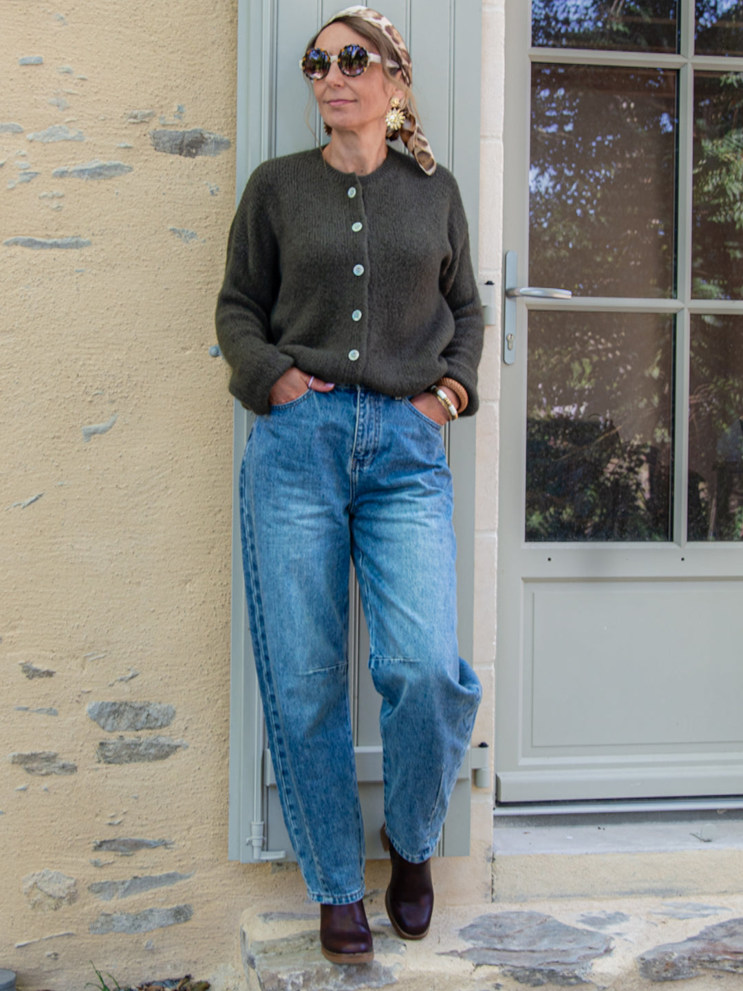 Look complet avec jean denim vintage BRANDY Oraije – coupe décontractée et tendance rétro