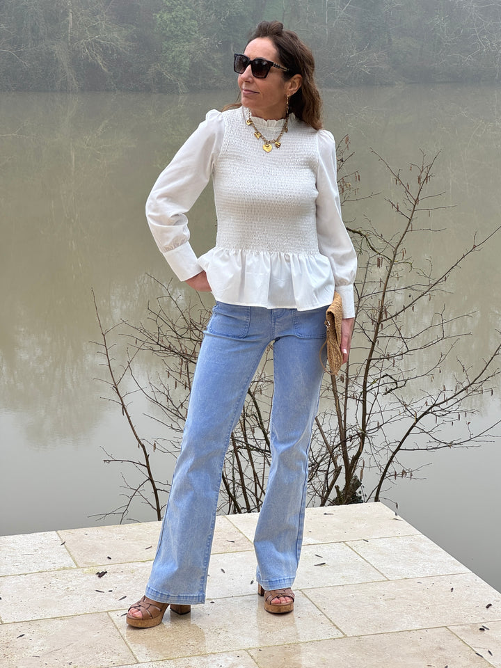 Jean flare bleu ciel délavé femme modèle Sonny La Petite Étoile, coupe évasée élégante et confortable pour un look tendance mi-saison
