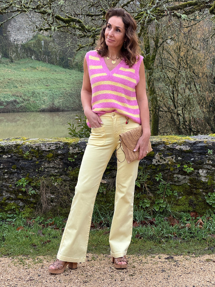 Jean flare jaune délavé femme modèle Sonny La Petite Étoile, coupe évasée tendance et confortable pour un look printemps été
