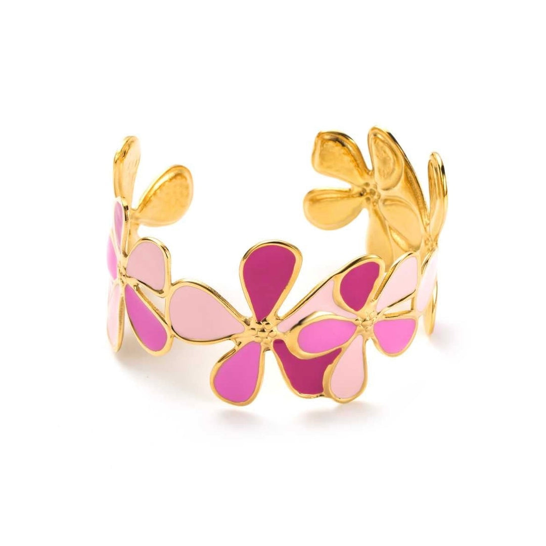 Jonc doré manchette réglable avec farandole de fleurs roses, fuchsia et rose pâle en acier inoxydable hypoallergénique