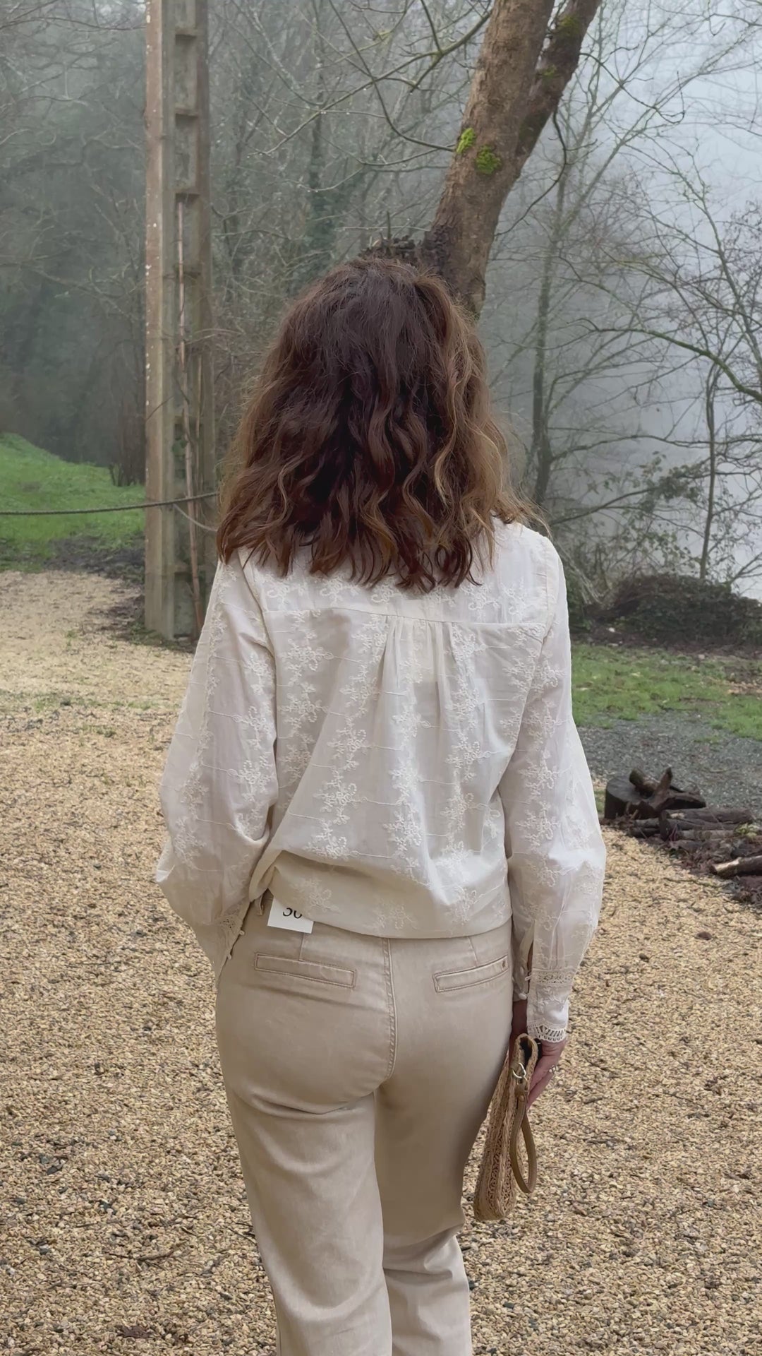 Chemise beige col rond froufrou broderie JULIETTE