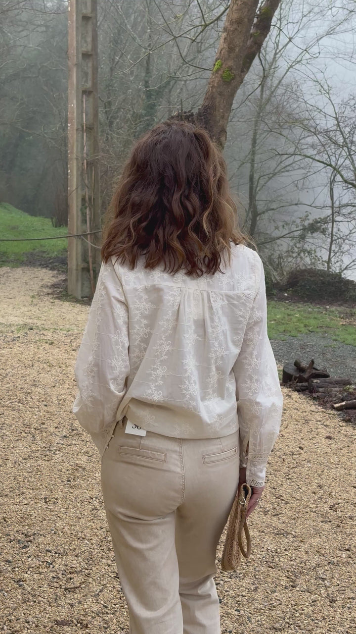 Chemise beige col rond froufrou broderie JULIETTE