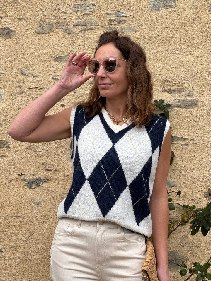 Pull sans manches femme col V écru et marine avec imprimé jacquard, maille douce et style chic décontracté