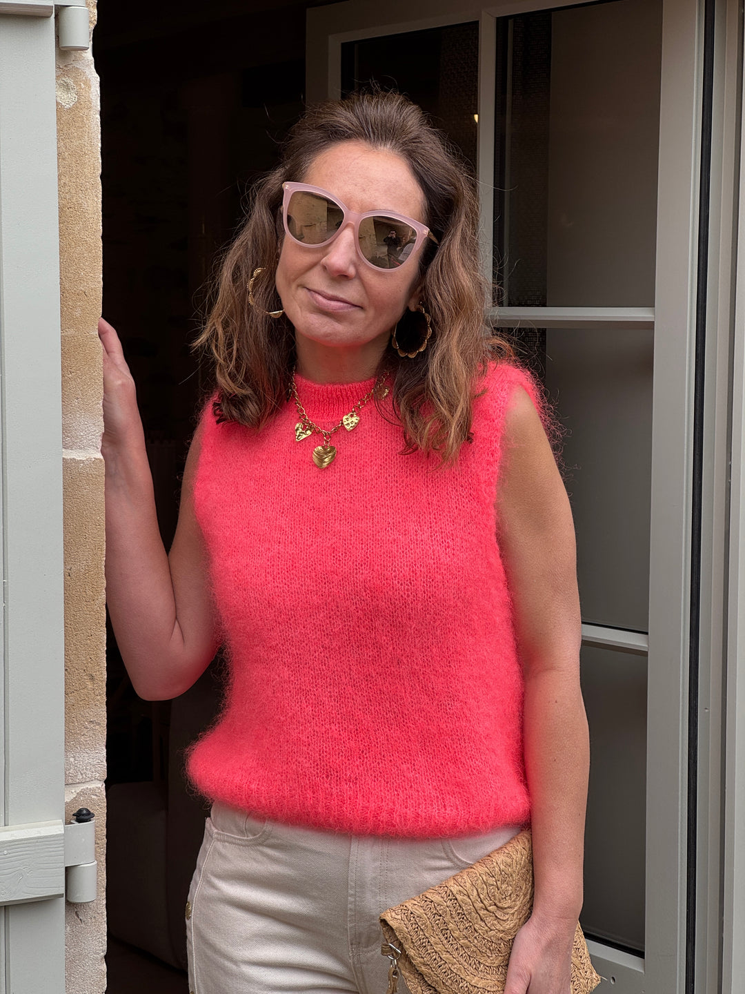 Pull sans manches fuchsia col rond femme parfait pour la mi-saison