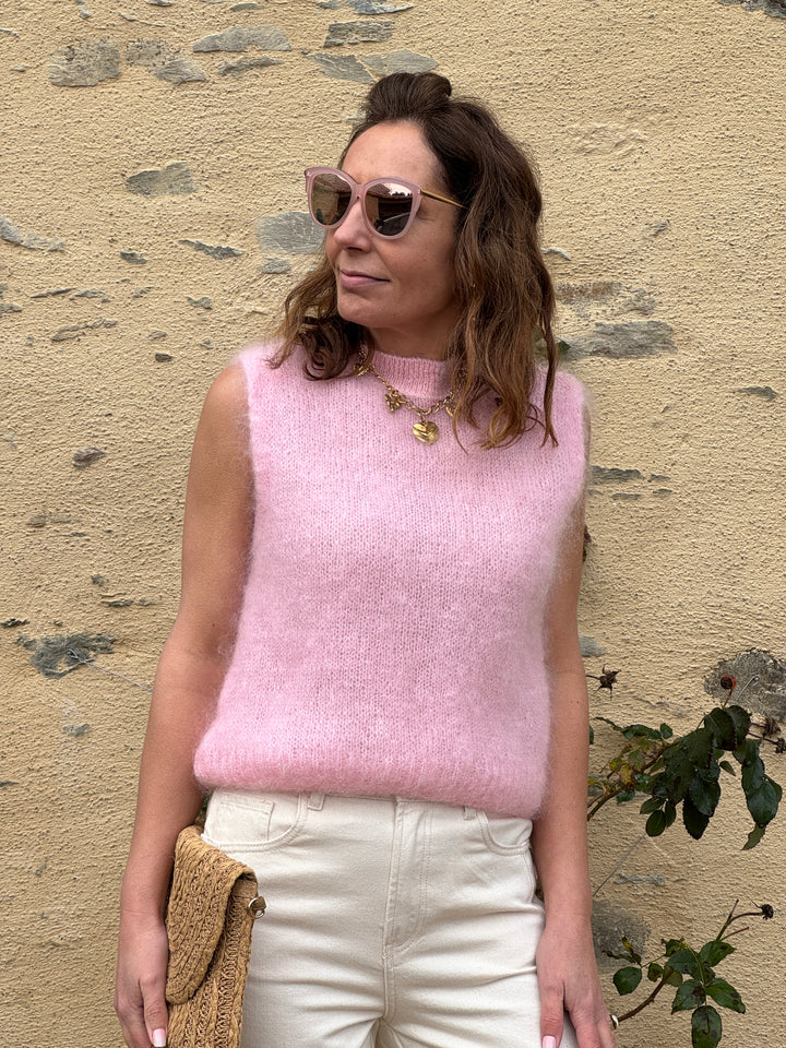 Pull sans manches rose col rond femme parfait pour la mi-saison