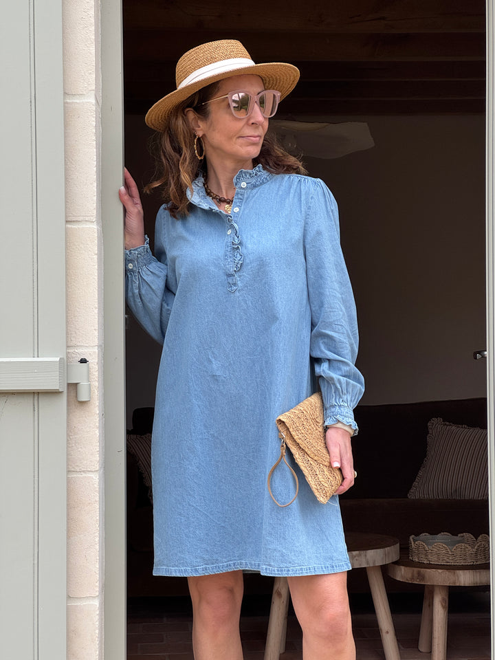 Robe en jean légère fem-saison forme trapèze avec col rond froufrou, robe élégante et confortable signée La Petite Étoile
