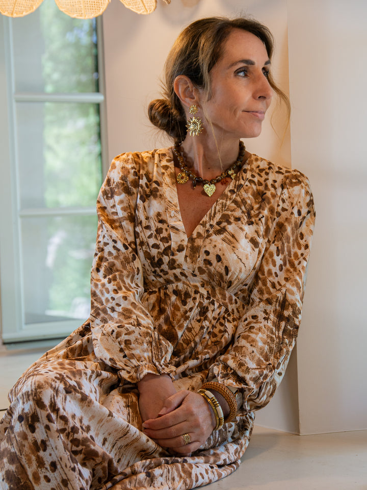 robe longue bohème chic marron et blanc à manches longues, tenue automne élégante