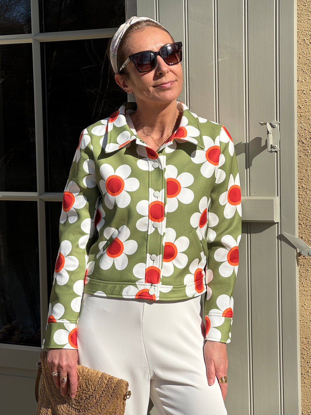 Veste Seventies Hippocampe 39 fond vert avec imprimé marguerites blanches et cœur orange, style rétro vintage inspiré des années 70